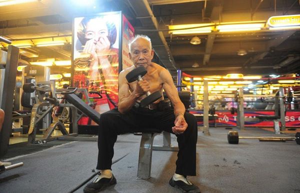 94歲健身爺爺爆紅！他還在運動，你有什么理由偷懶