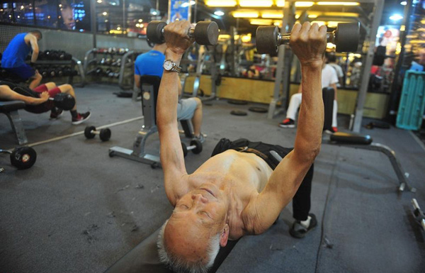 94歲健身爺爺爆紅！他還在運動，你有什么理由偷懶