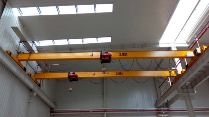 單梁起重機(jī)潤滑油的使用注意事項(xiàng) 單梁起重機(jī)潤滑油的使用注意事項(xiàng)