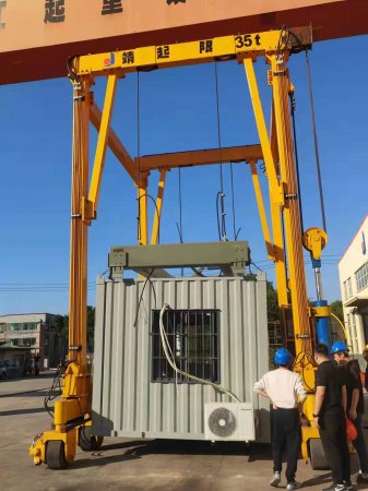 集裝箱龍門吊技術(shù)不斷改進(jìn)，適應(yīng)需求！