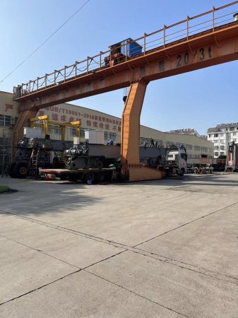 靖起250+250噸液壓龍門吊生產完成，裝車發(fā)貨！