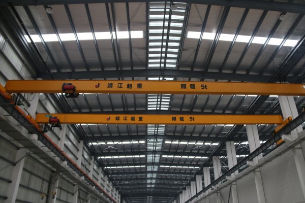 為何行車生產(chǎn)廠家推薦使用歐式起重機(jī)？