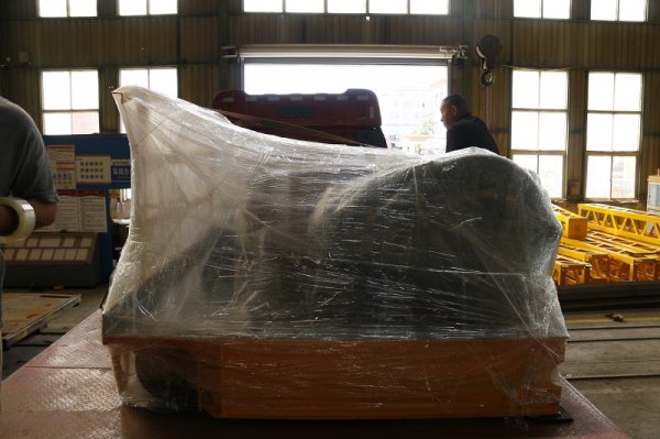 靖起生產(chǎn)制造的雙梁抓斗起重機(jī)即將出國啦！