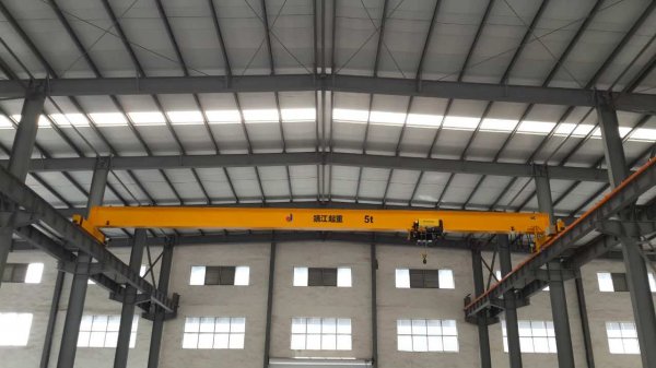 歐式起重機(jī)加入了防搖技術(shù)，運(yùn)行穩(wěn)定！