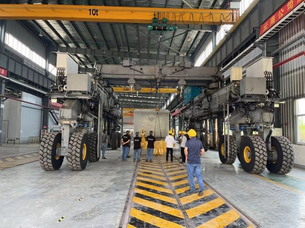 靖起液壓龍門吊起重機吊運能力強，深受客戶喜歡！