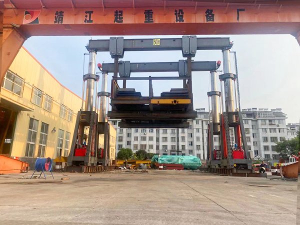 帶你了解下軌道式液壓龍門吊的應(yīng)用特點 帶你了解下軌道式液壓龍門吊的應(yīng)用特點