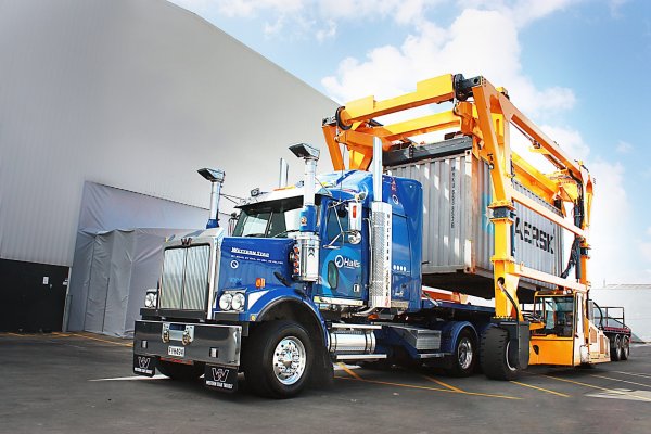 多功能跨運車優(yōu)勢特點多，應(yīng)用廣泛！