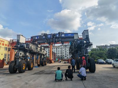 靖起設(shè)計的200噸可折疊移動式液壓龍門吊