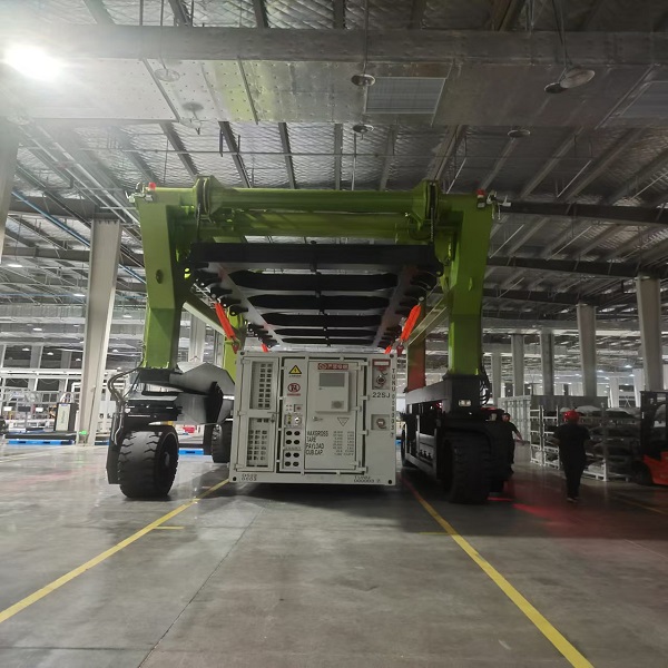 儲能行業(yè)用跨運(yùn)車的特點(diǎn)有哪些？