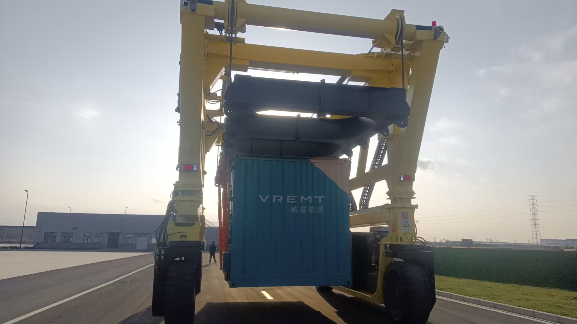 綜合評估跨運車的成本是多少？