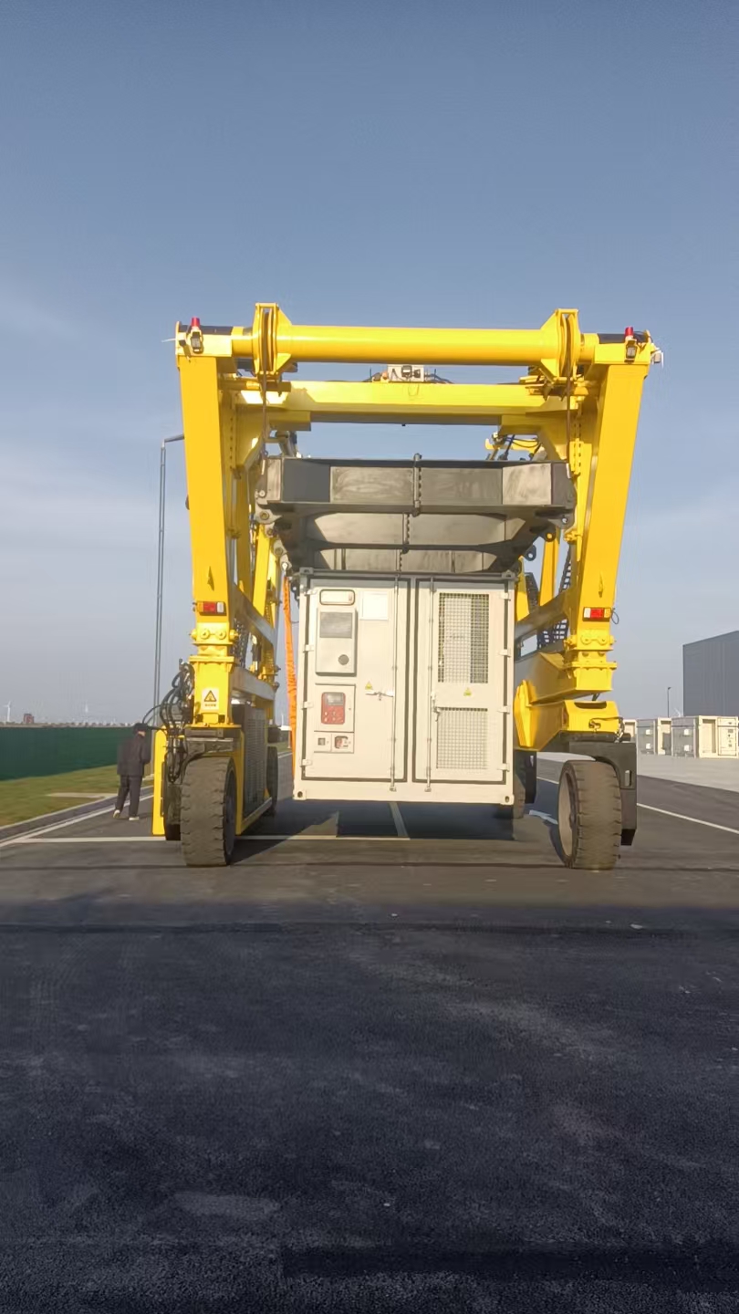 跨運車相比于龍門吊，使用優(yōu)勢有哪些？