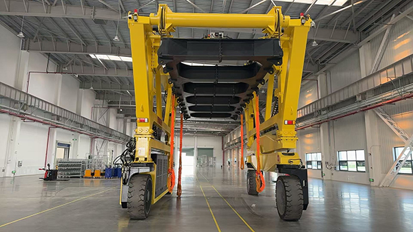 集裝箱跨運(yùn)車