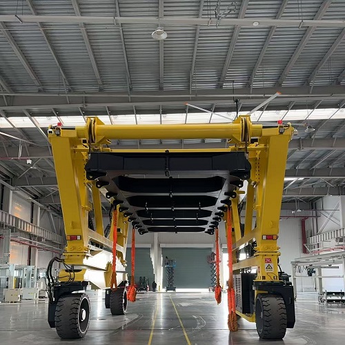 跨運(yùn)車能實(shí)現(xiàn)空間利用最大化！