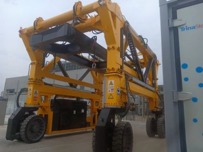 集裝箱跨運(yùn)車(chē)有著怎樣的優(yōu)勢(shì)特點(diǎn)？